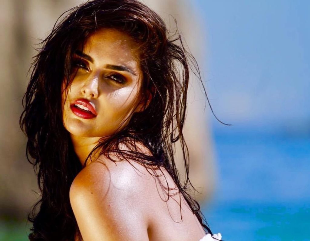 Nathalia Kaur Hot Images