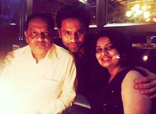 rahul vaidya family with her mother and father