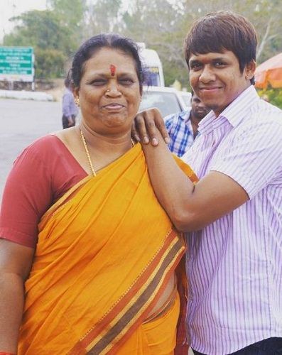 rajeev hanu with her mother