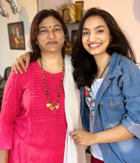 vaishnavi gowda with her mother